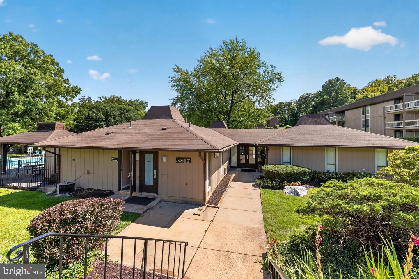 8509 Barrington Ct #j Property Photo 28