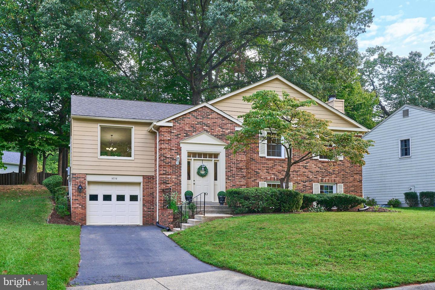 9718 LOCH LINDEN CT Property Photo 1