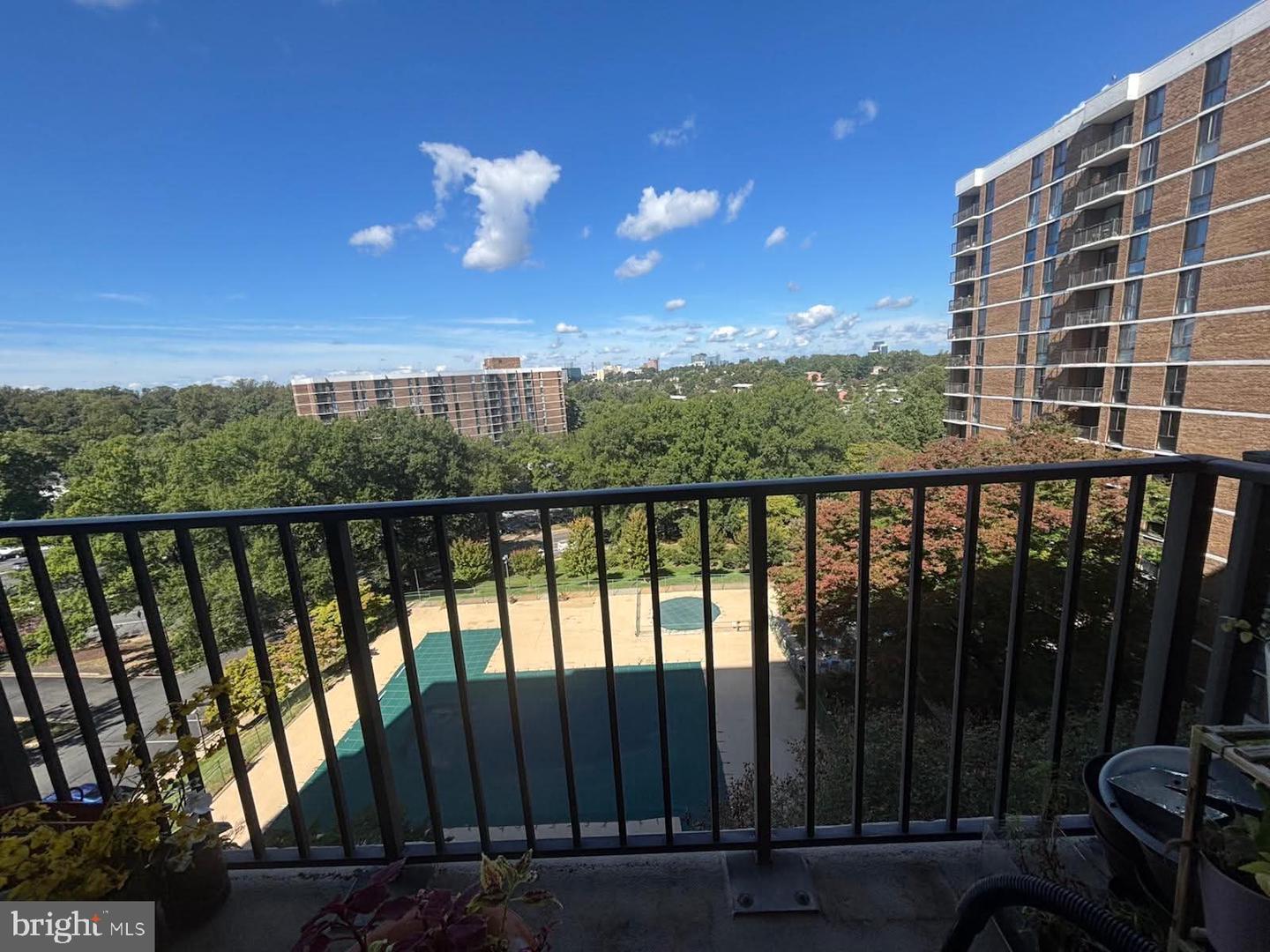 2311 Pimmit Dr #817 Property Photo 4