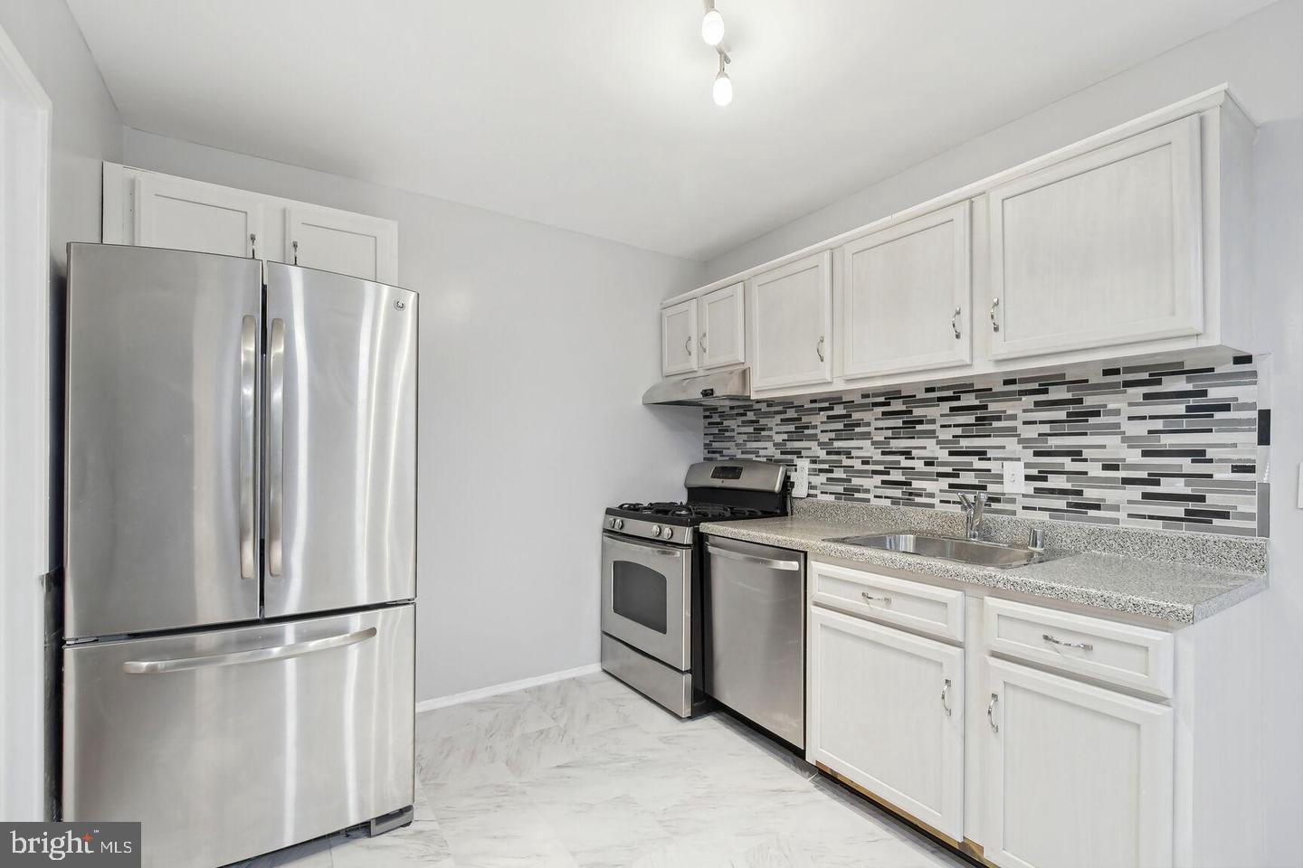 1635 Parkcrest Cir #8d/201 Property Photo 3