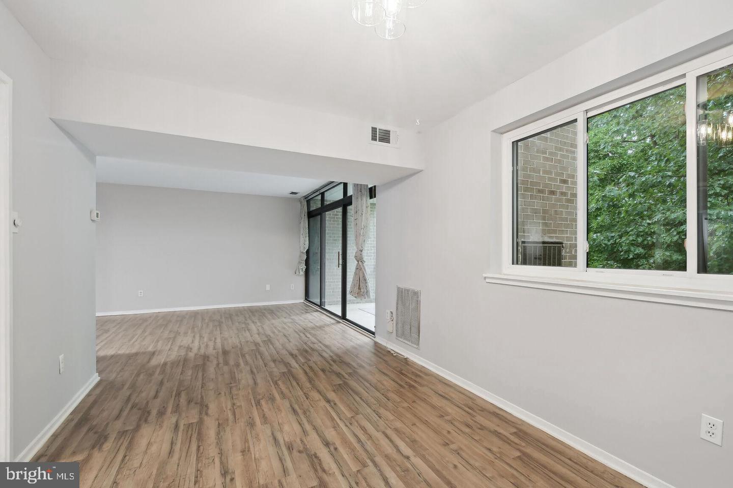 1635 Parkcrest Cir #8d/201 Property Photo 8