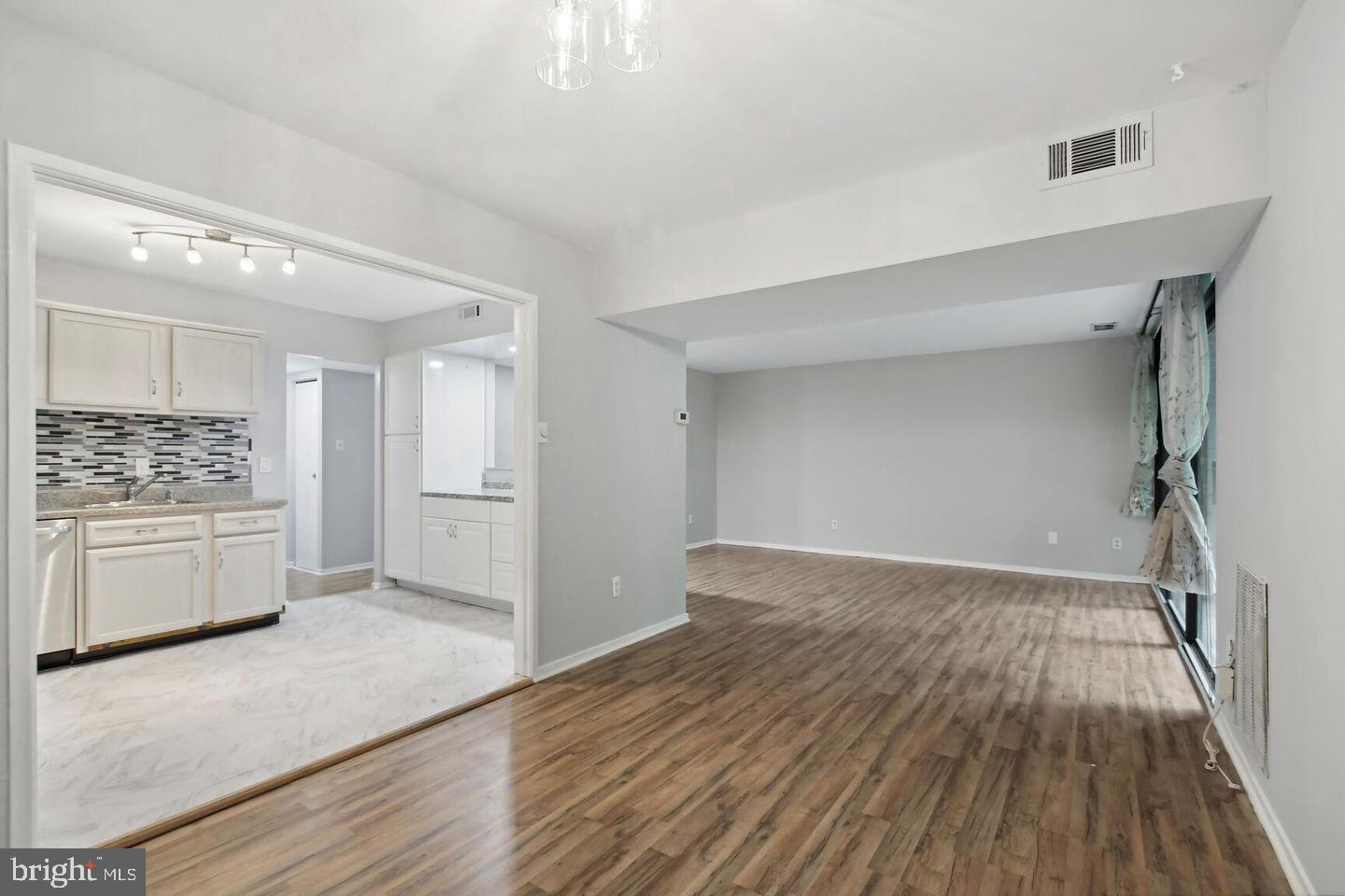 1635 Parkcrest Cir #8d/201 Property Photo 9