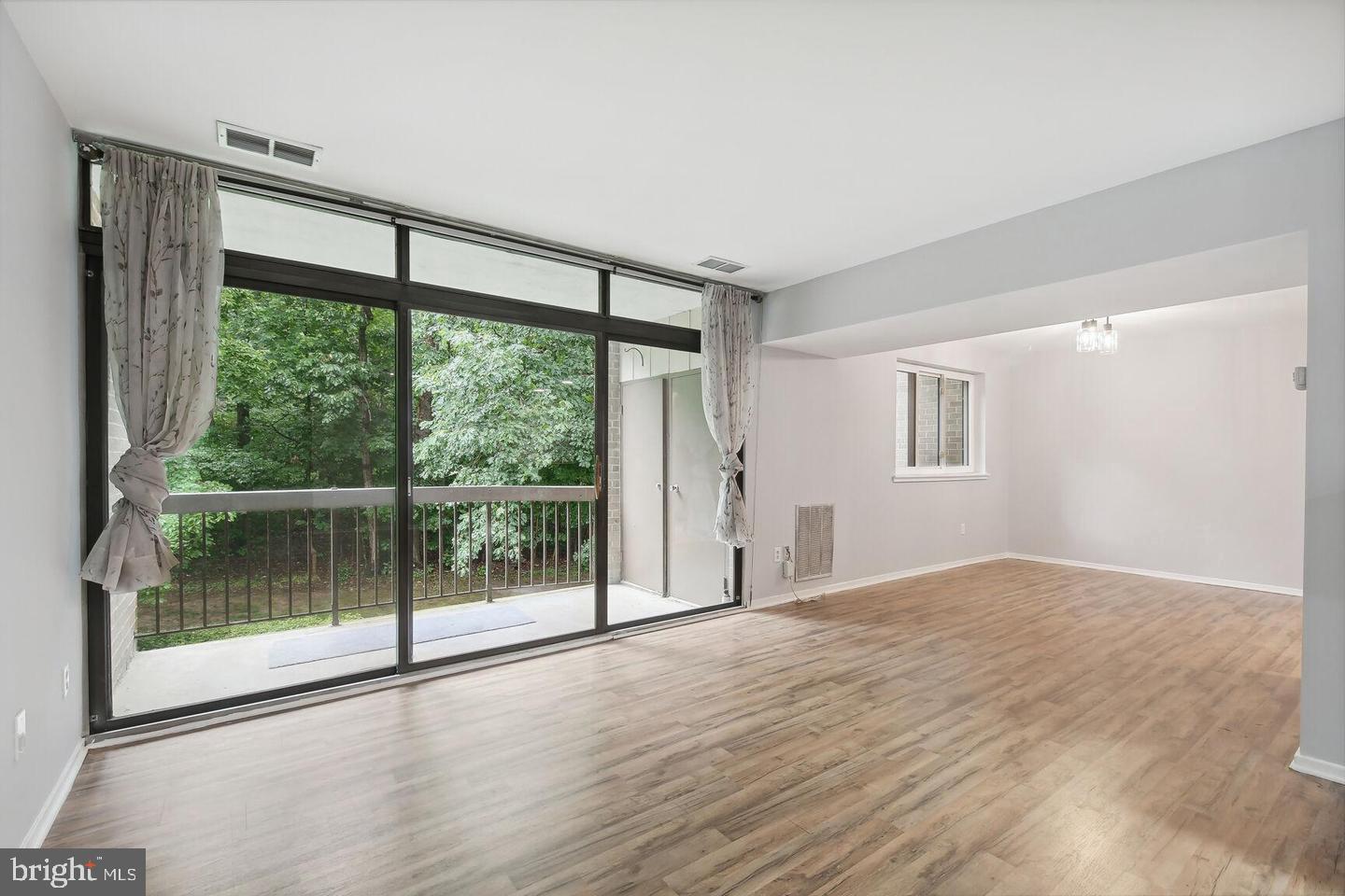 1635 Parkcrest Cir #8d/201 Property Photo 10