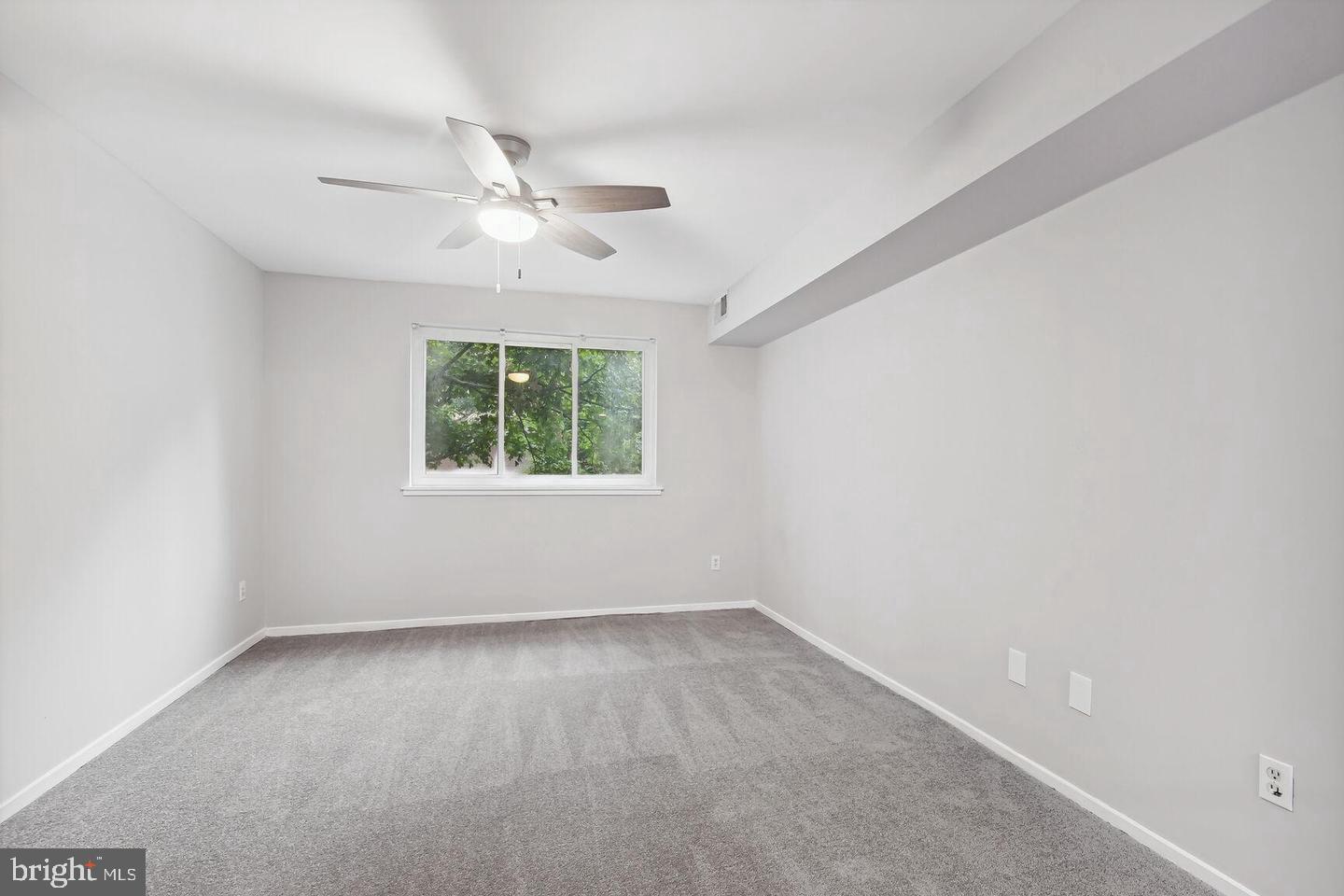 1635 Parkcrest Cir #8d/201 Property Photo 14
