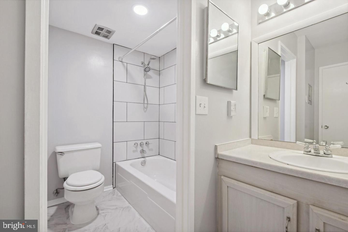 1635 Parkcrest Cir #8d/201 Property Photo 16