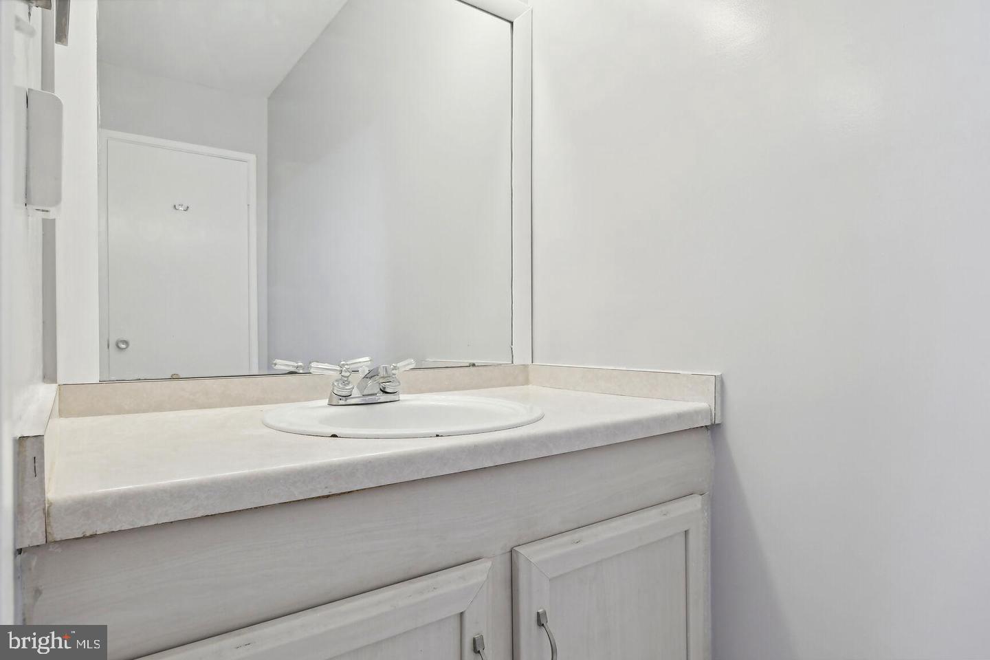 1635 Parkcrest Cir #8d/201 Property Photo 17