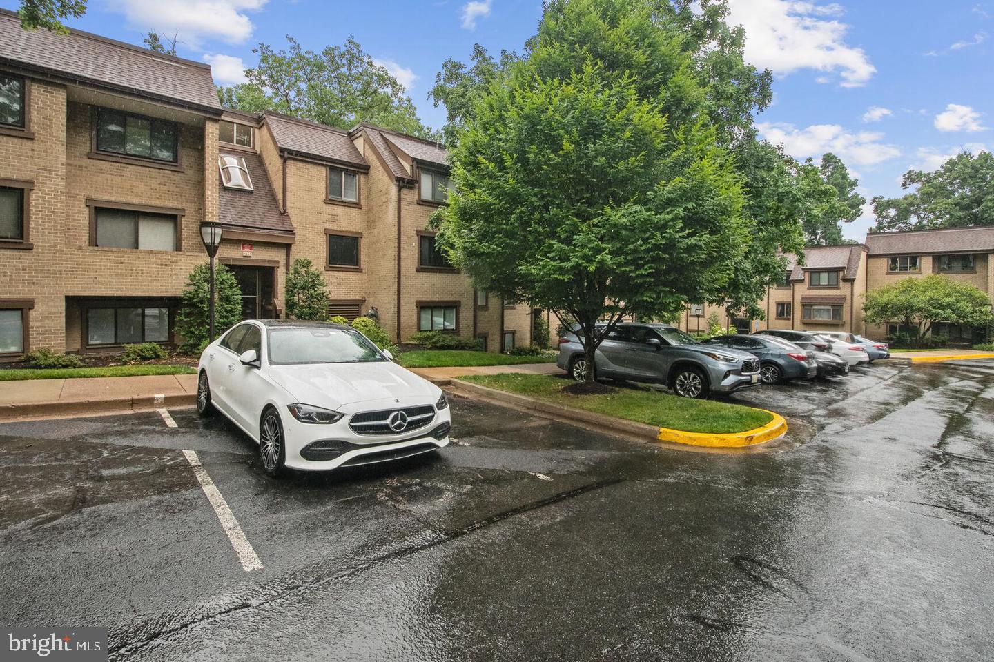 1635 Parkcrest Cir #8d/201 Property Photo 23
