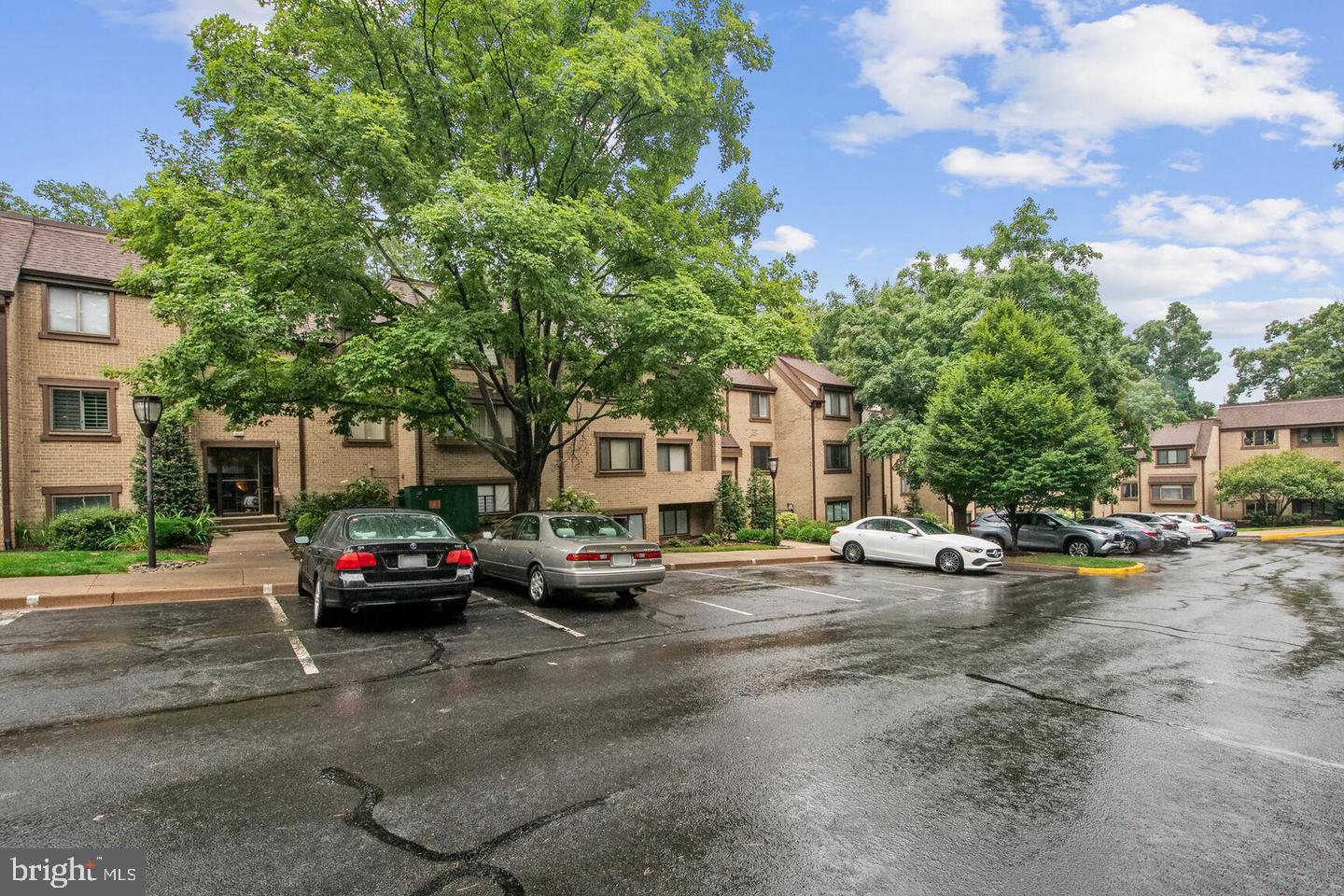 1635 Parkcrest Cir #8d/201 Property Photo 24