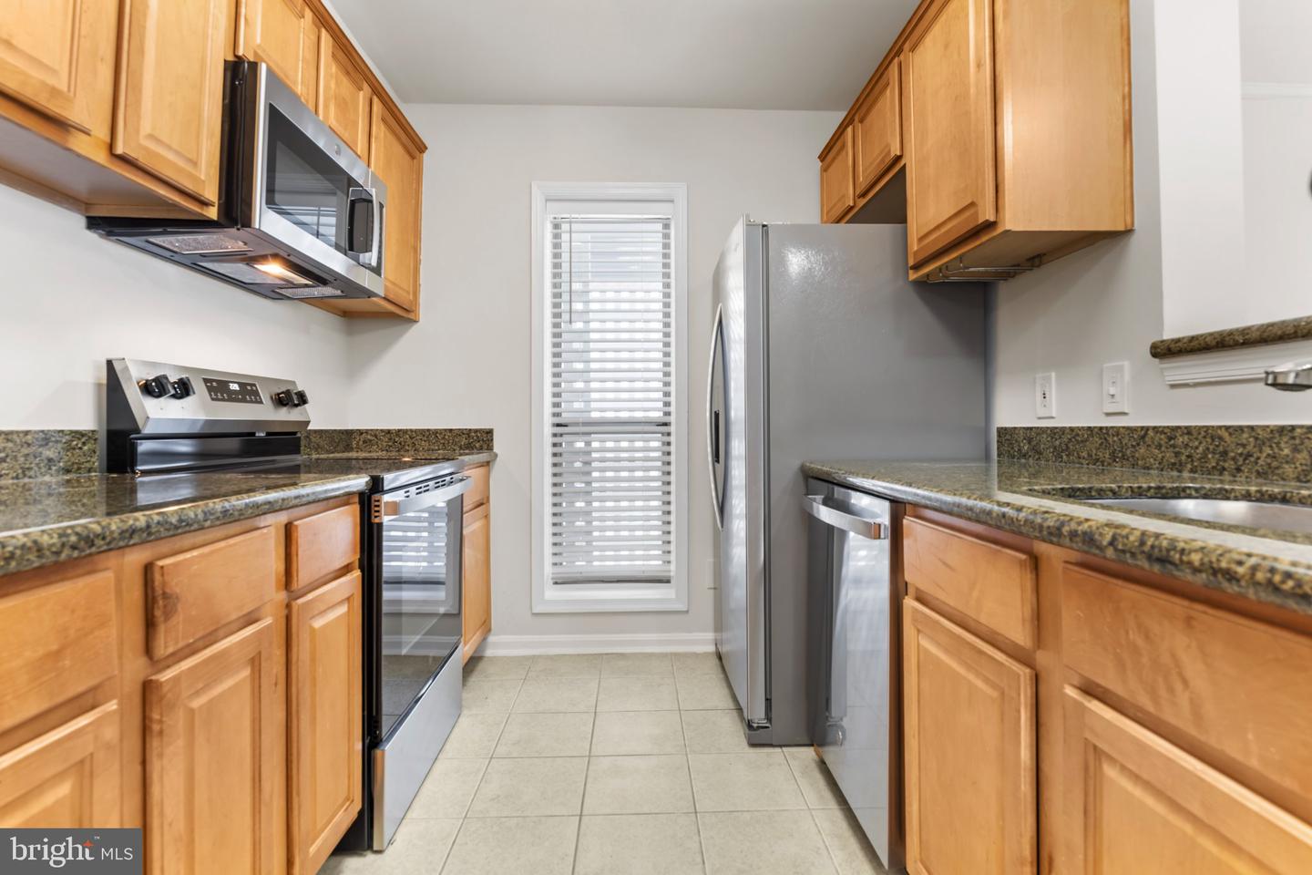 3175 Summit Square Dr #5-e12 Property Photo 5
