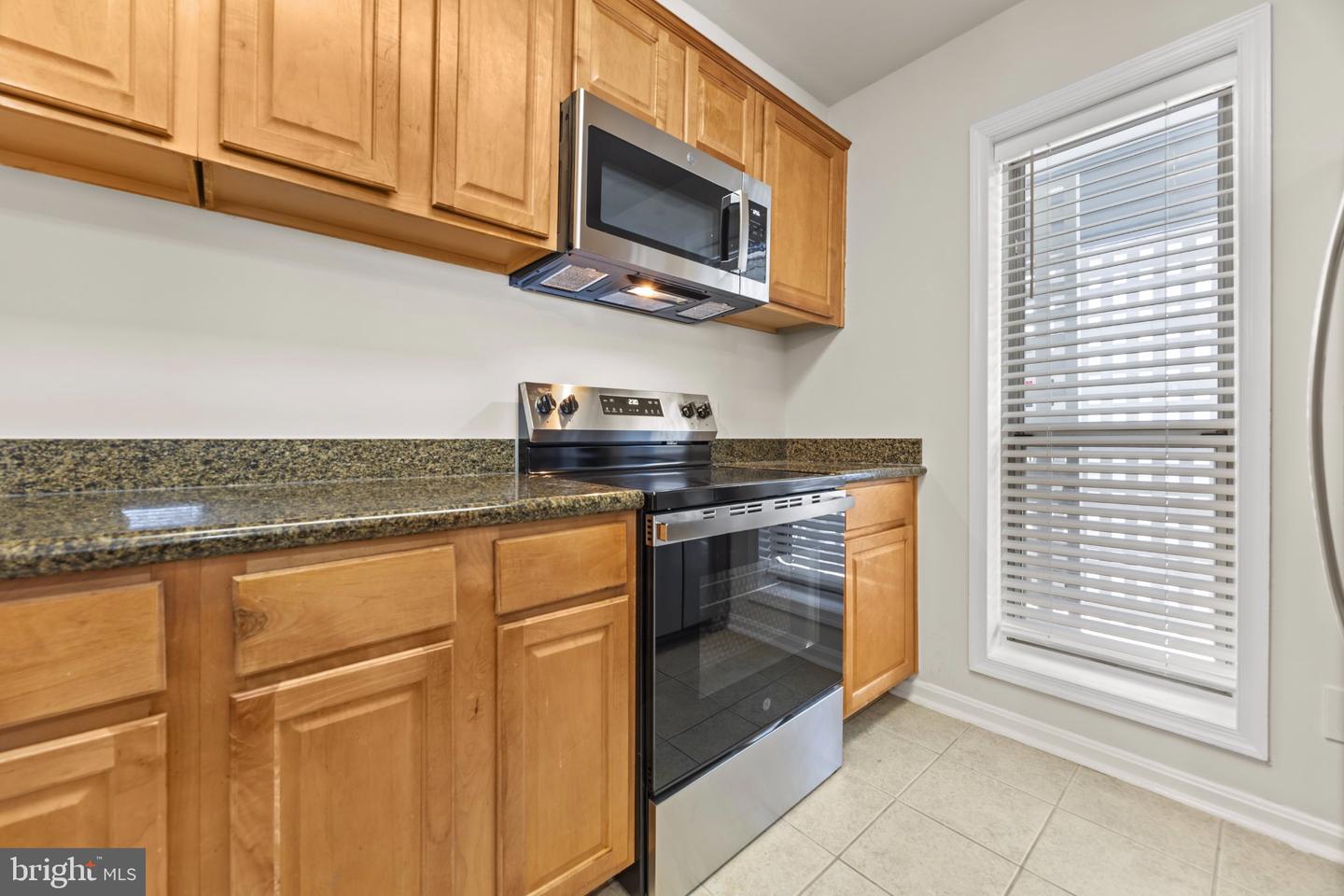 3175 Summit Square Dr #5-e12 Property Photo 7