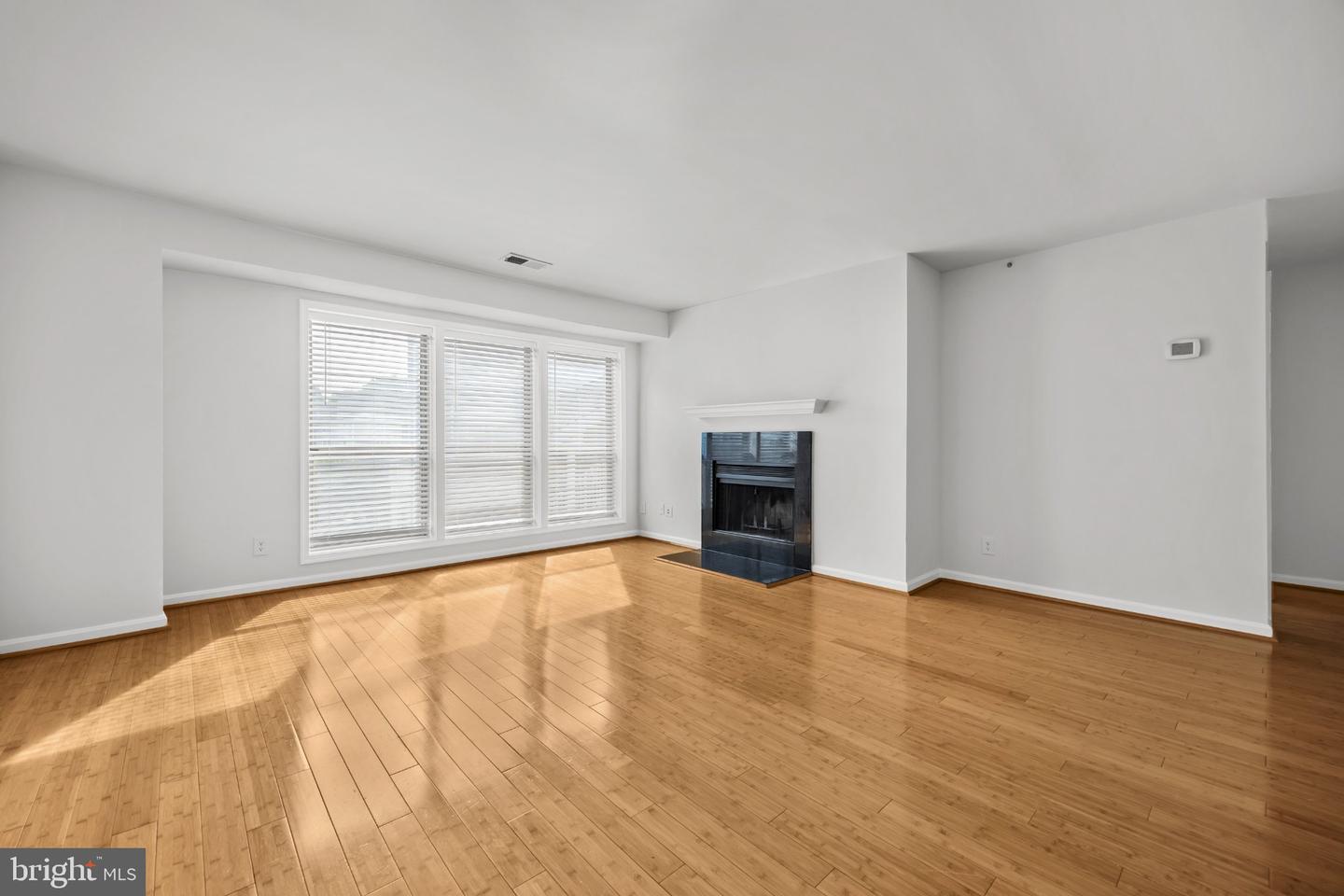 3175 Summit Square Dr #5-e12 Property Photo 8