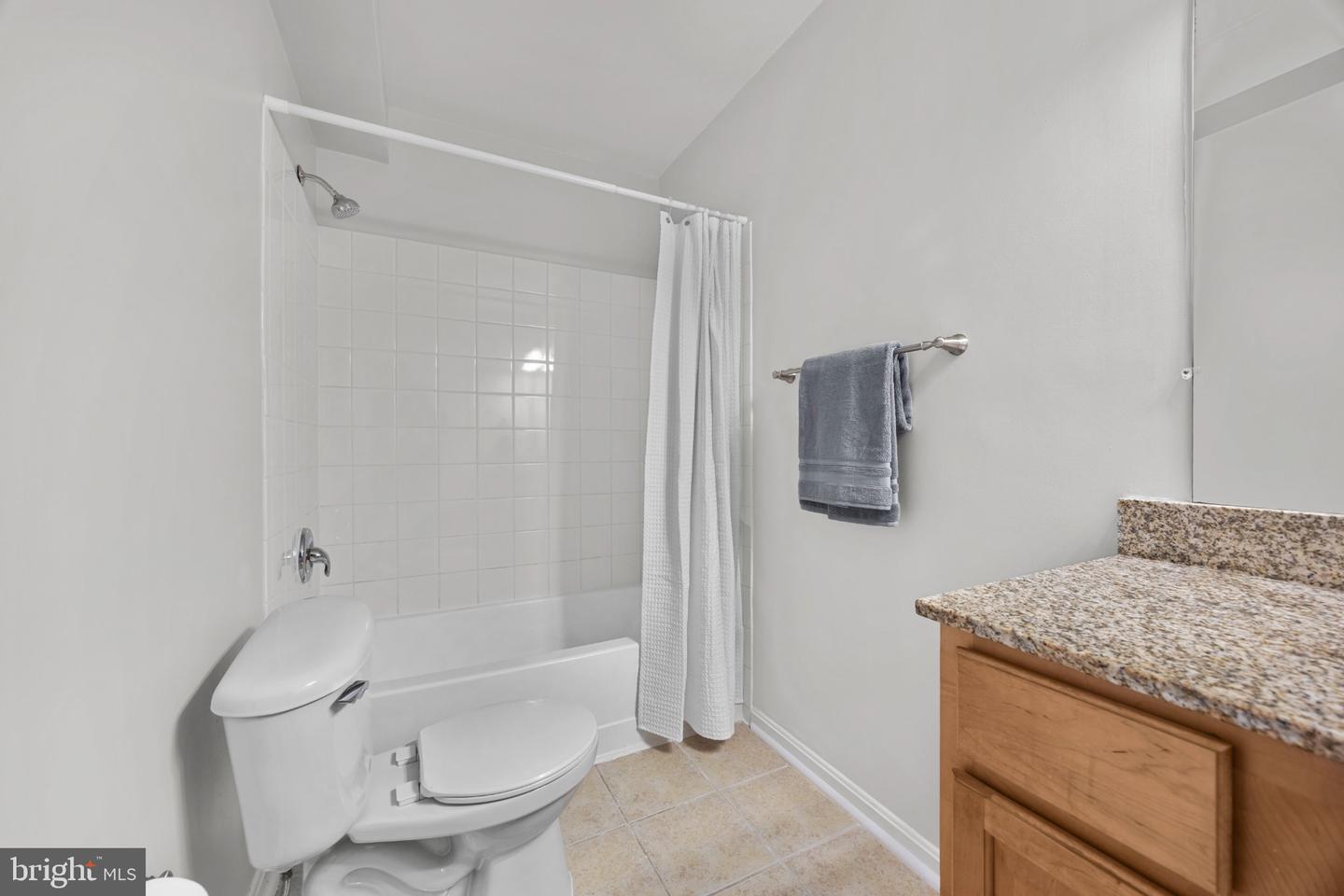3175 Summit Square Dr #5-e12 Property Photo 17