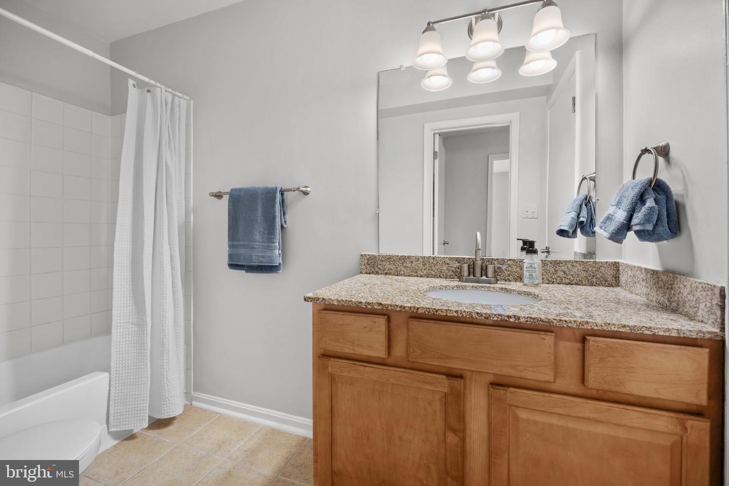 3175 Summit Square Dr #5-e12 Property Photo 18