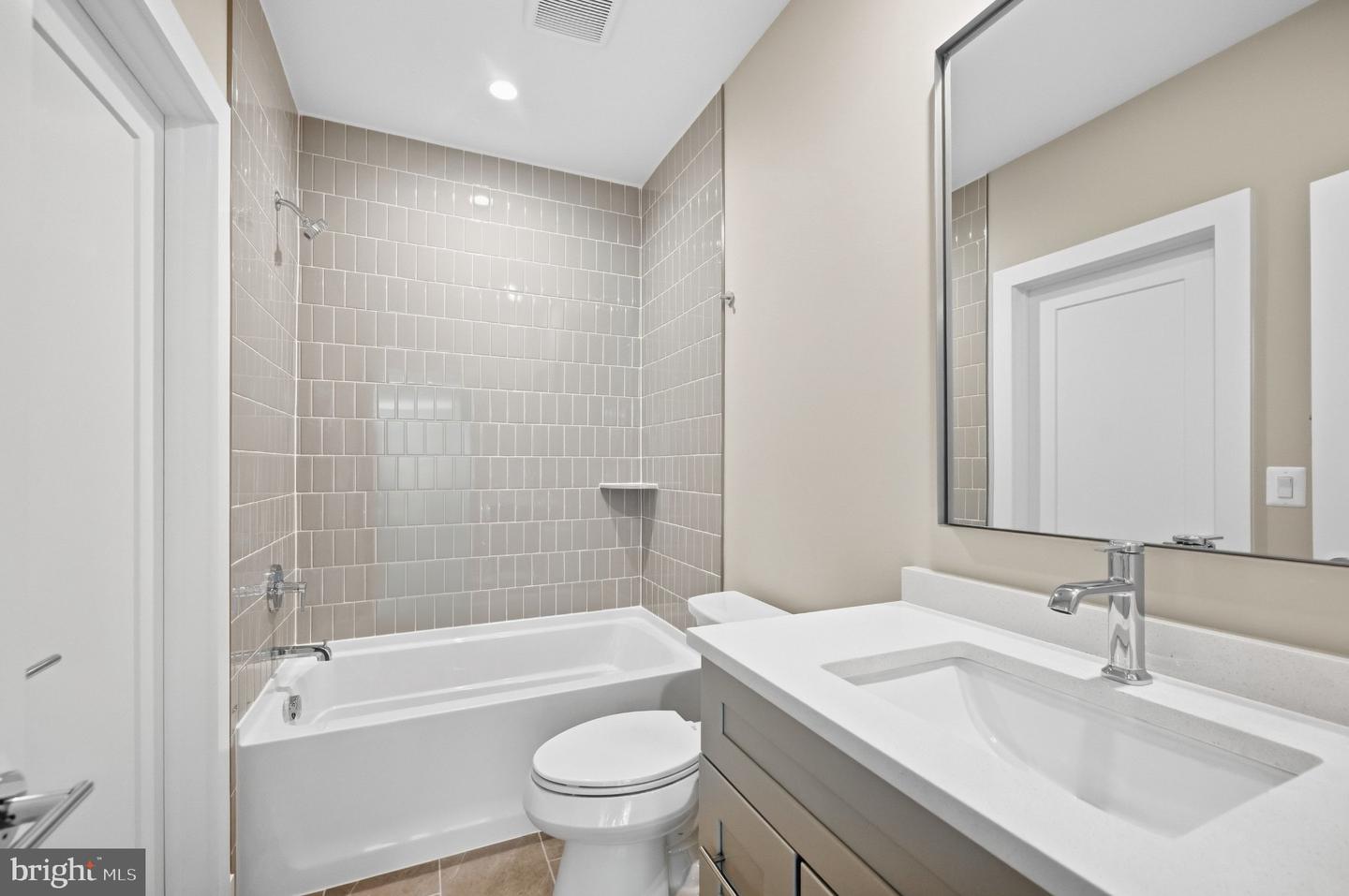 536 Walker St Sw Property Photo 80