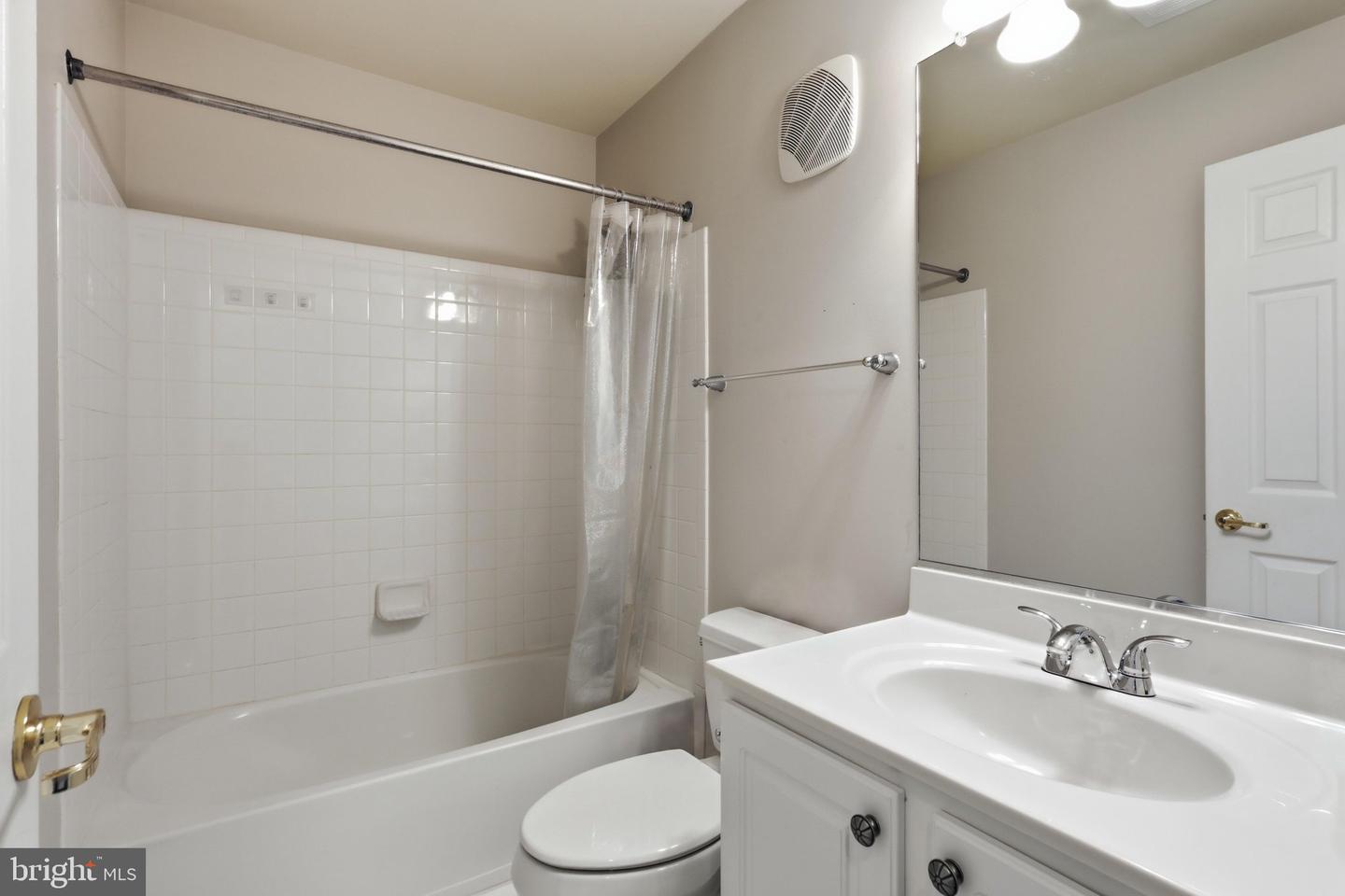 7064 Huntley Run Pl #102b Property Photo 19