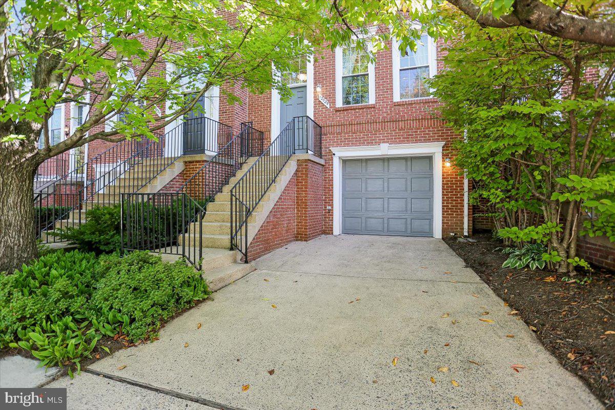 12029 Edgemere Cir Property Photo 2