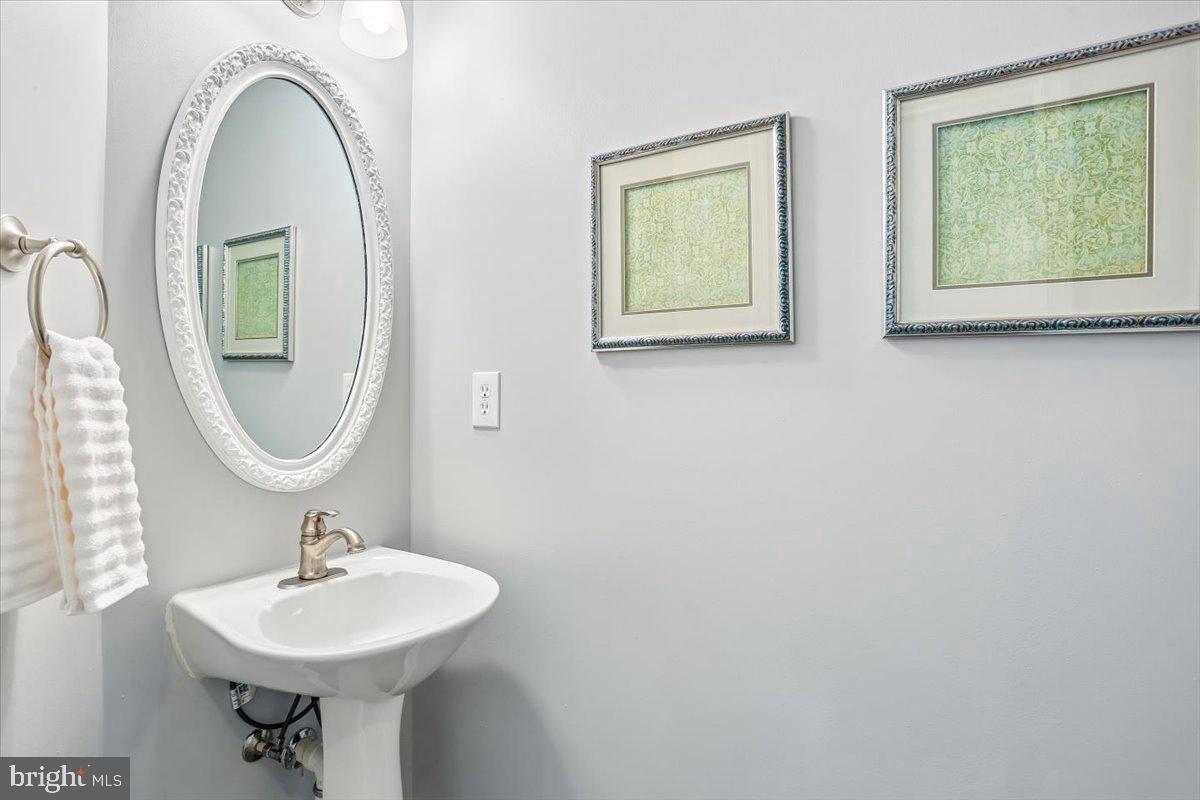 12029 Edgemere Cir Property Photo 4