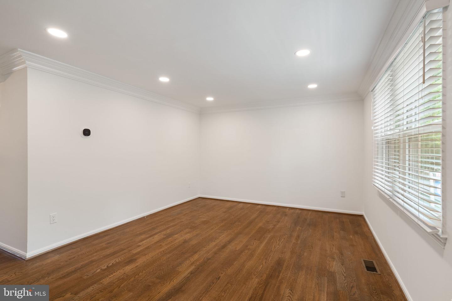 3050 Silent Valley Dr Property Photo 8