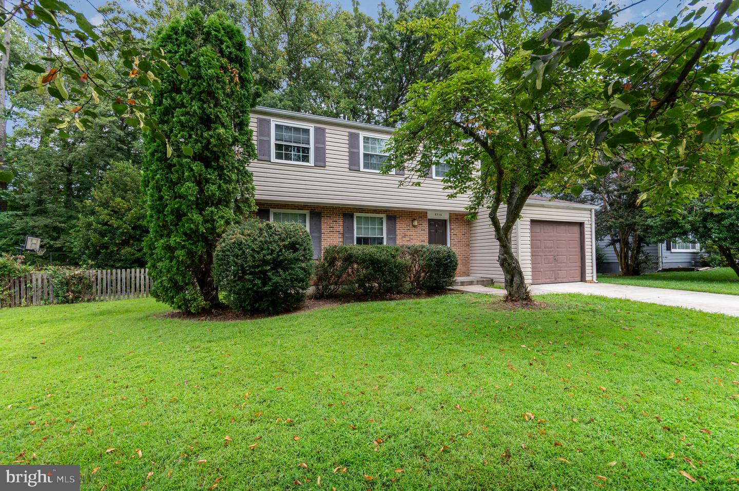 5713 HEMING AVE Property Photo 1