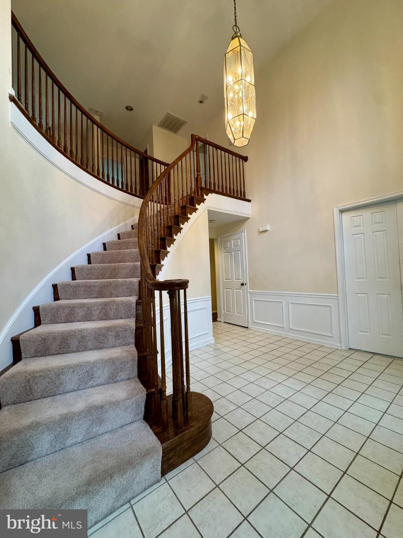 8470 Clover Leaf Dr Property Photo 2
