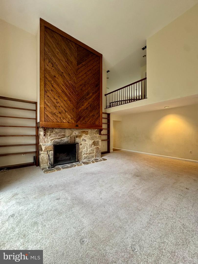 8470 Clover Leaf Dr Property Photo 3