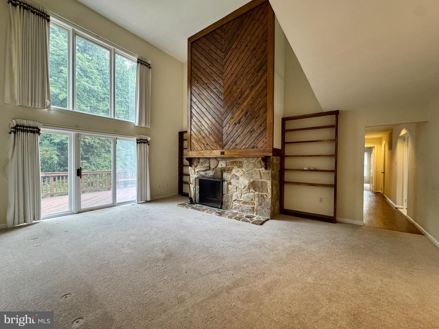 8470 Clover Leaf Dr Property Photo 4