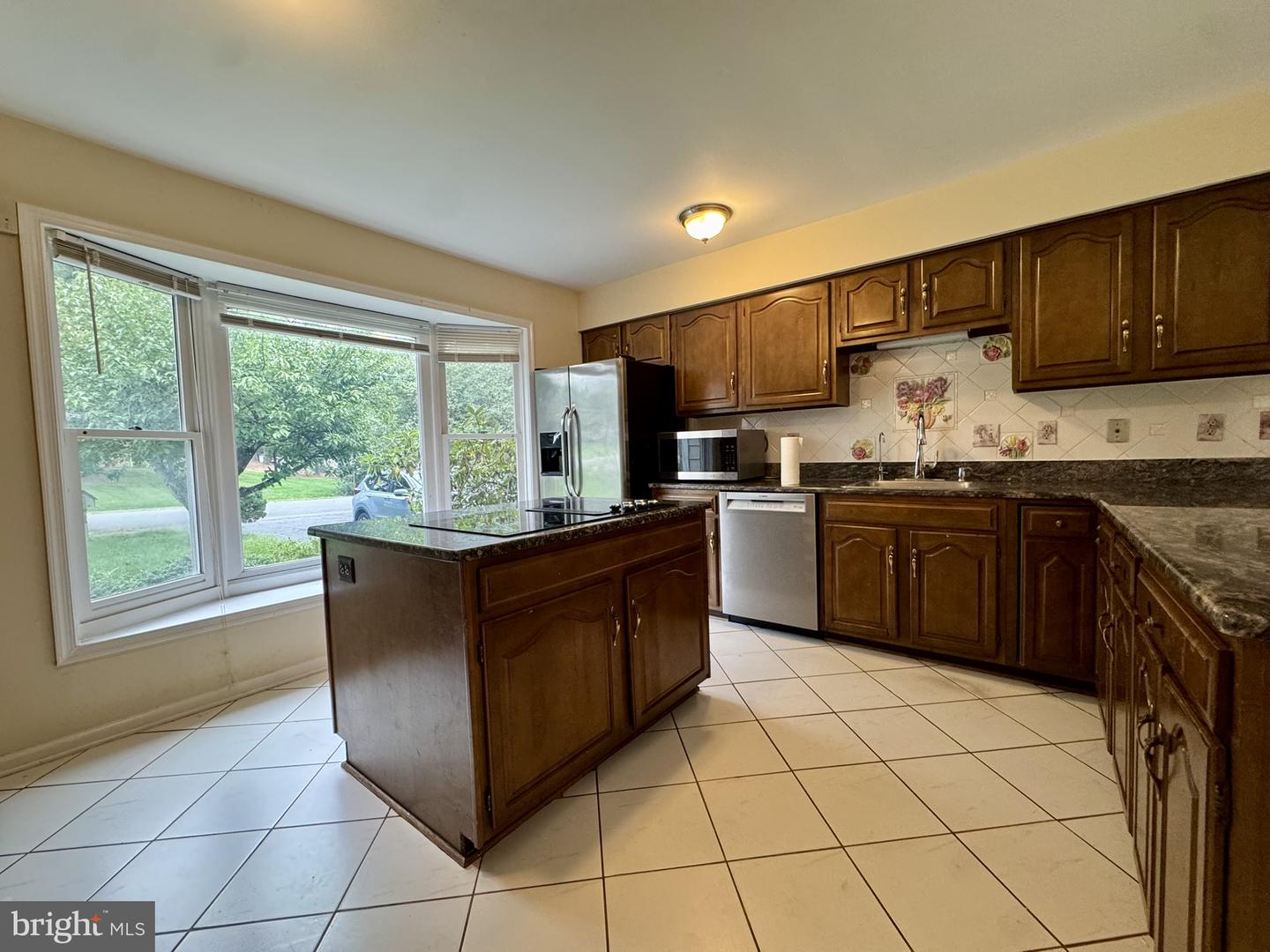 8470 Clover Leaf Dr Property Photo 5