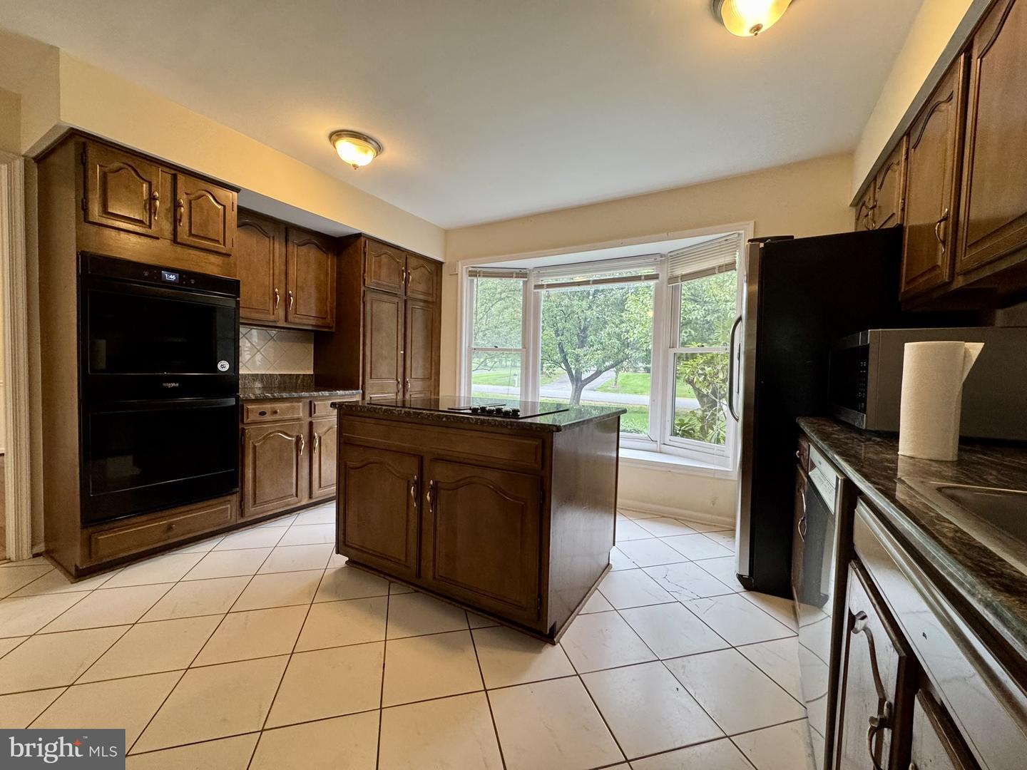 8470 Clover Leaf Dr Property Photo 6