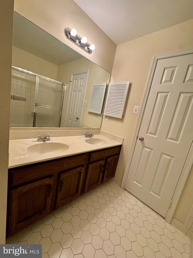 8470 Clover Leaf Dr Property Photo 17