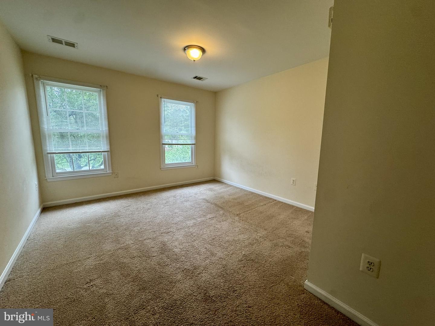 8470 Clover Leaf Dr Property Photo 18