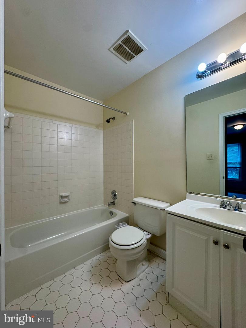 8470 Clover Leaf Dr Property Photo 19