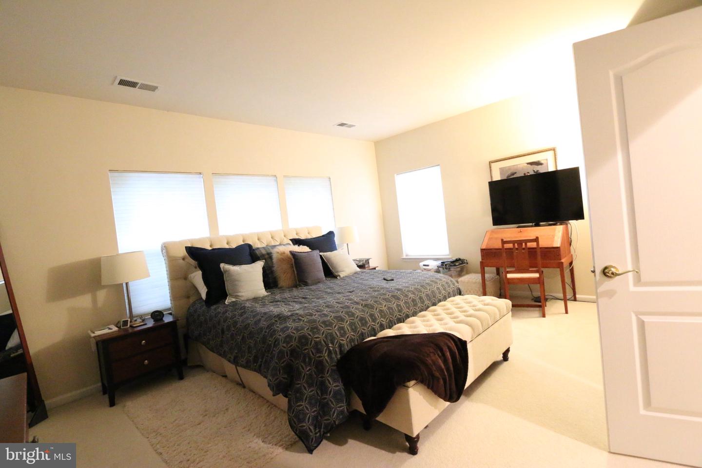 4469 Monmouth St Property Photo 4