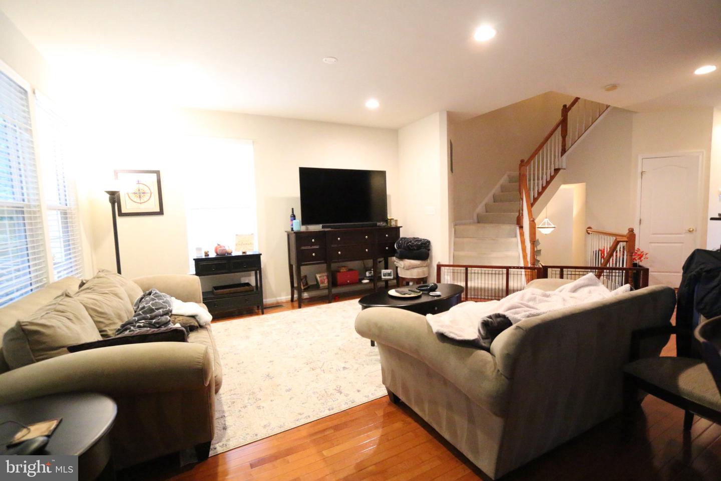 4469 Monmouth St Property Photo 10