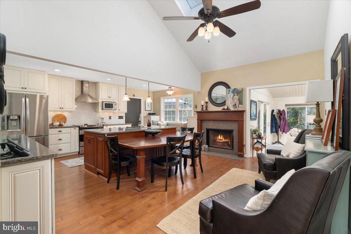 13452 Lake Shore Dr Property Photo 2