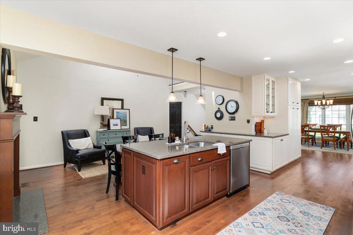 13452 Lake Shore Dr Property Photo 10