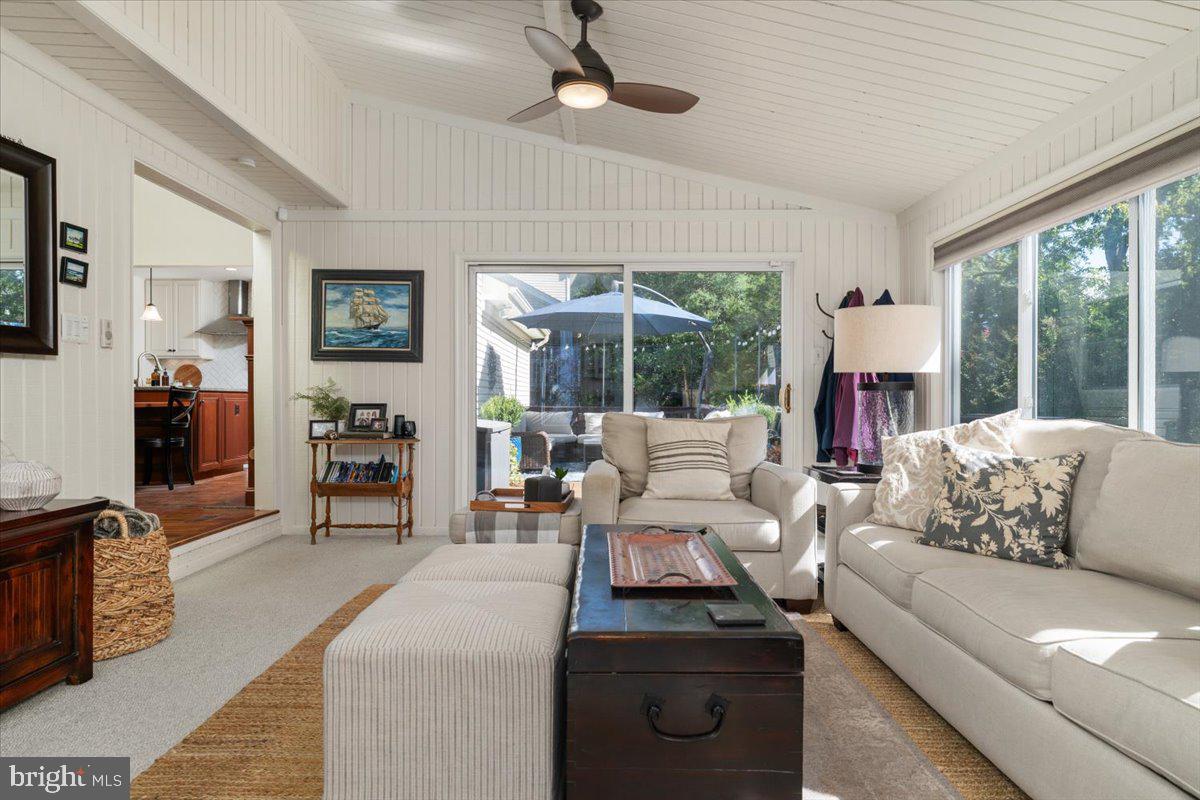 13452 Lake Shore Dr Property Photo 14