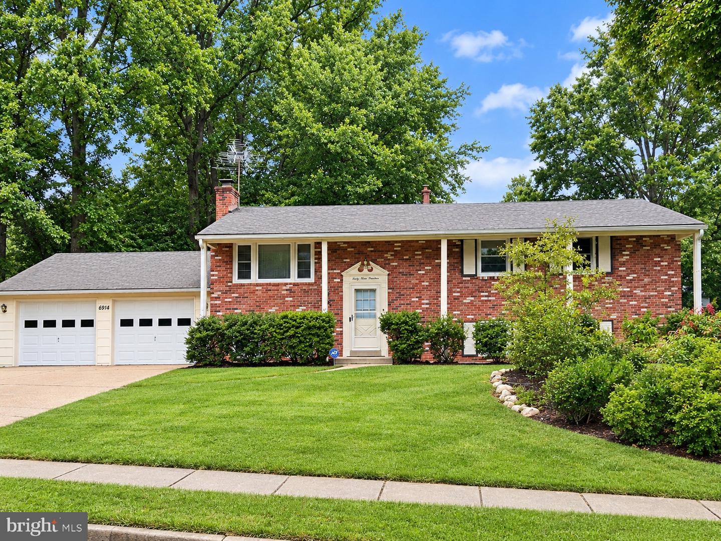 6914 Hadlow Dr Property Photo 1