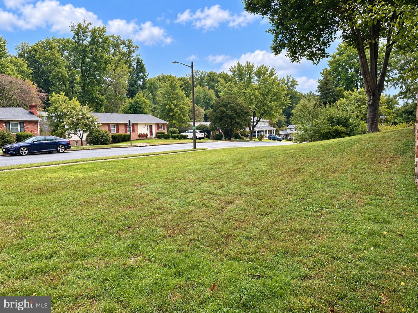 6914 Hadlow Dr Property Photo 2