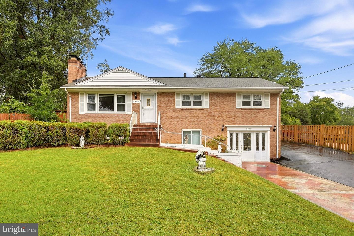 5905 RIDGE VIEW DR Property Photo 1