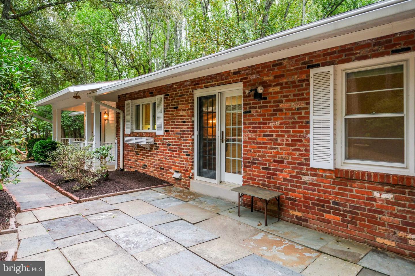 2530 Leeds Rd Property Photo 2