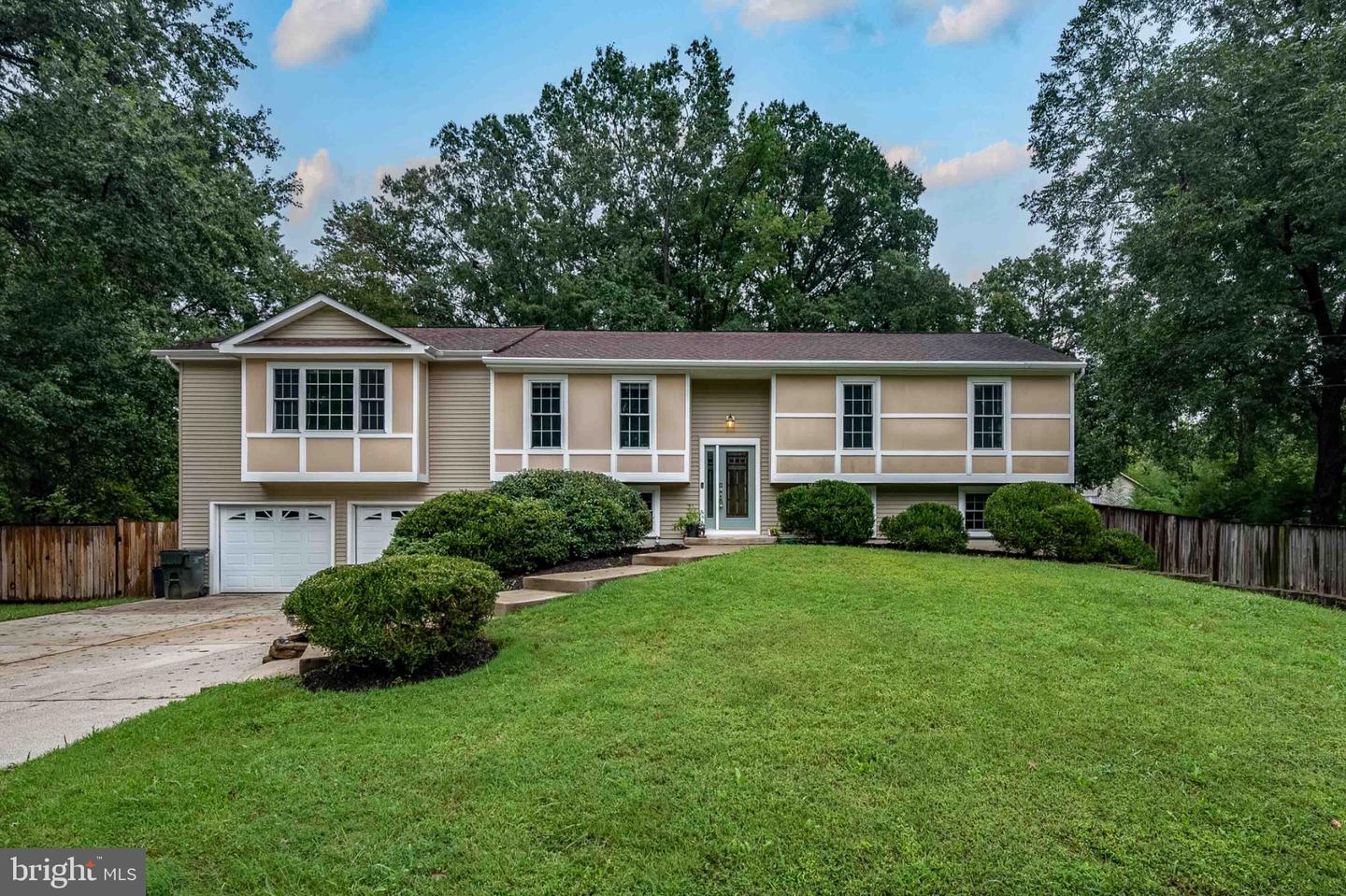 8725 LEA LN Property Photo 1