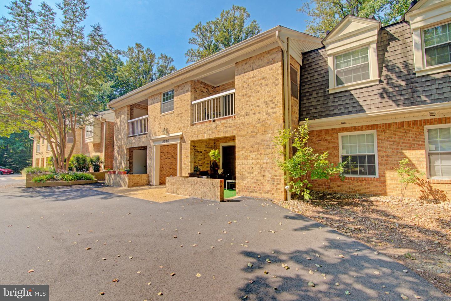5916 COVE LANDING RD #301 Property Photo 1