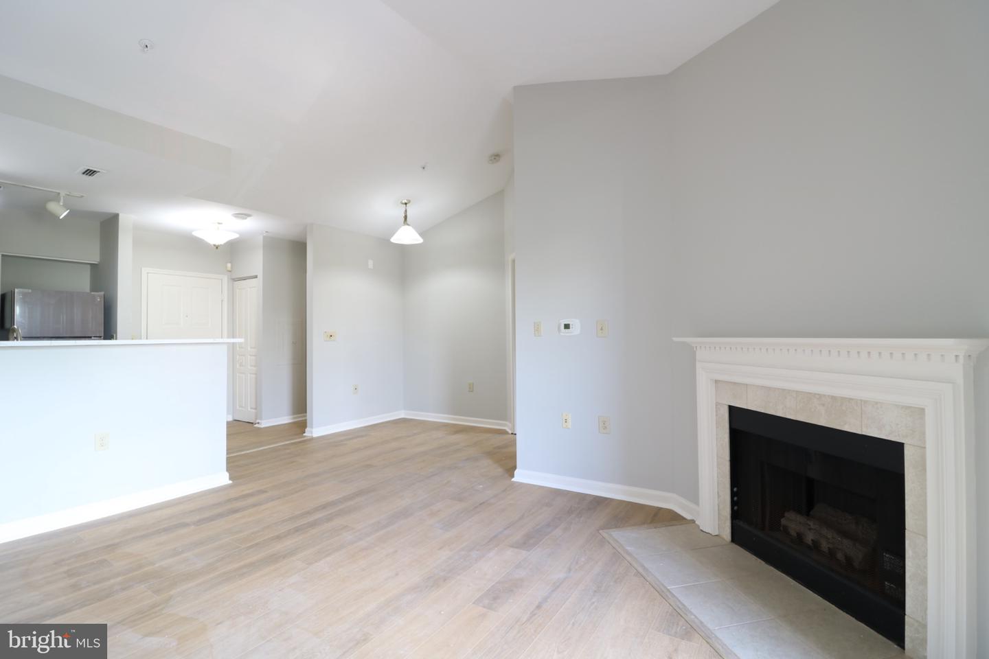 2204 Westcourt Ln #405 Property Photo 6