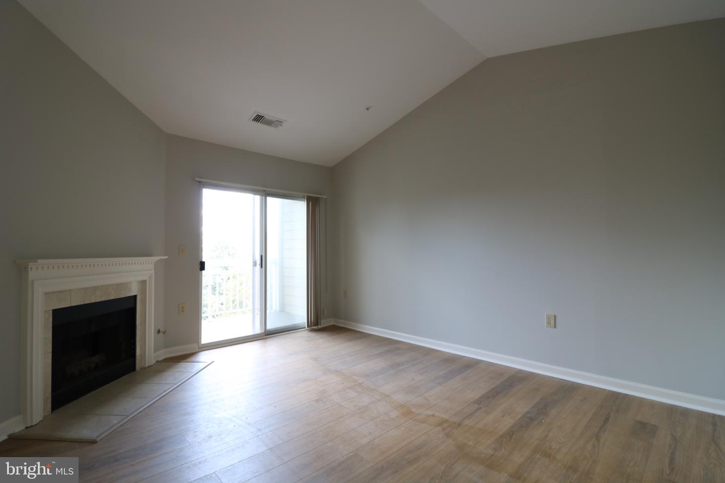 2204 Westcourt Ln #405 Property Photo 8