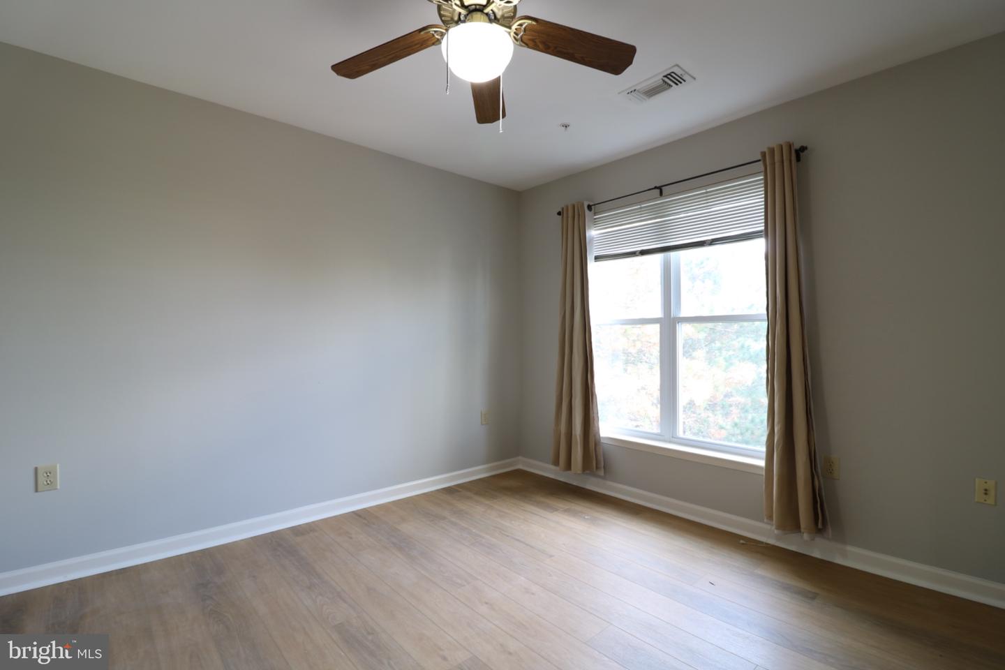 2204 Westcourt Ln #405 Property Photo 9