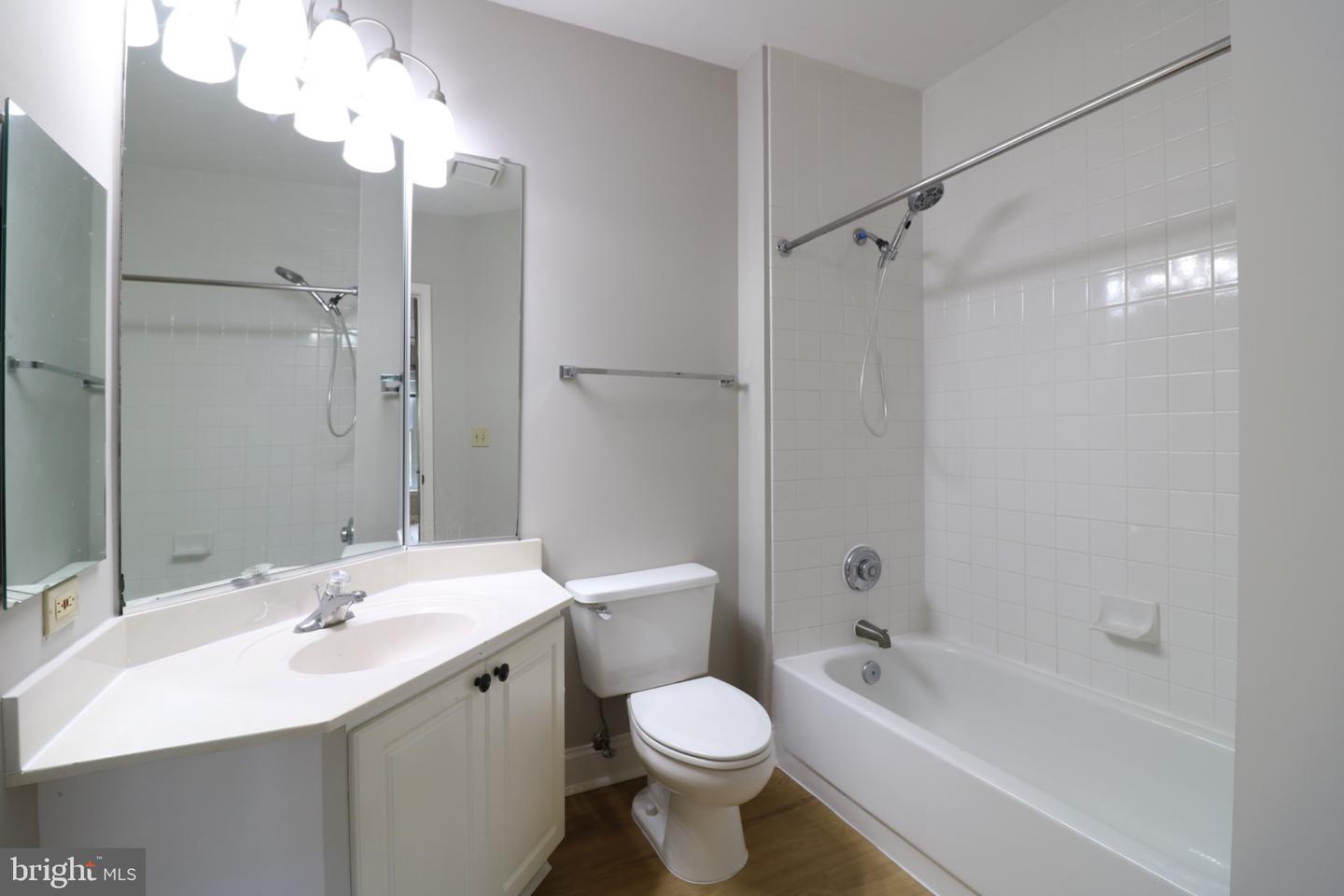 2204 Westcourt Ln #405 Property Photo 11