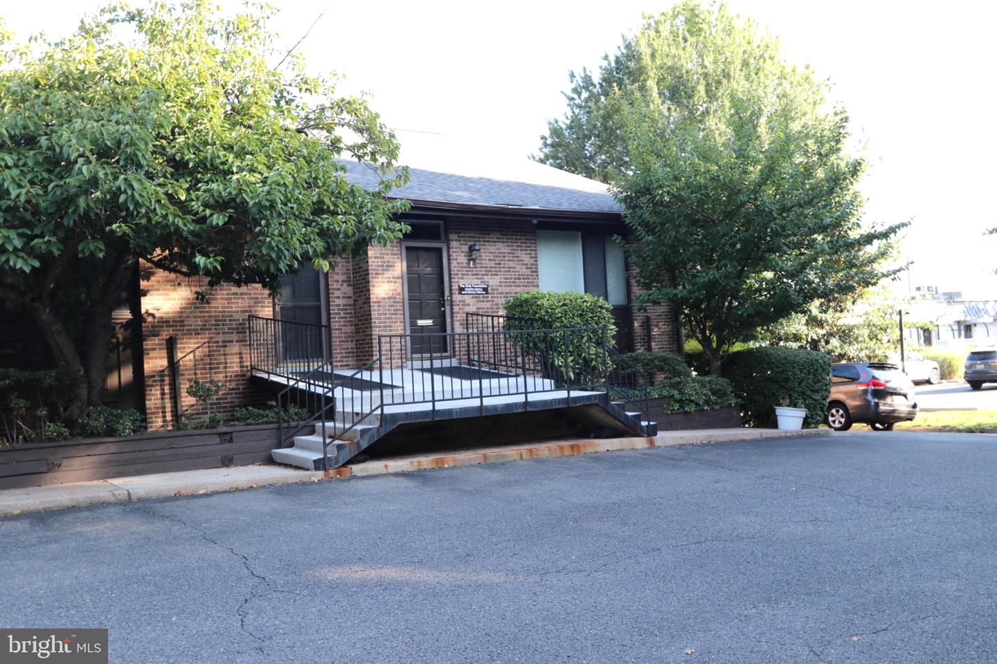 311 Maple Ave W #unit E Property Photo 1