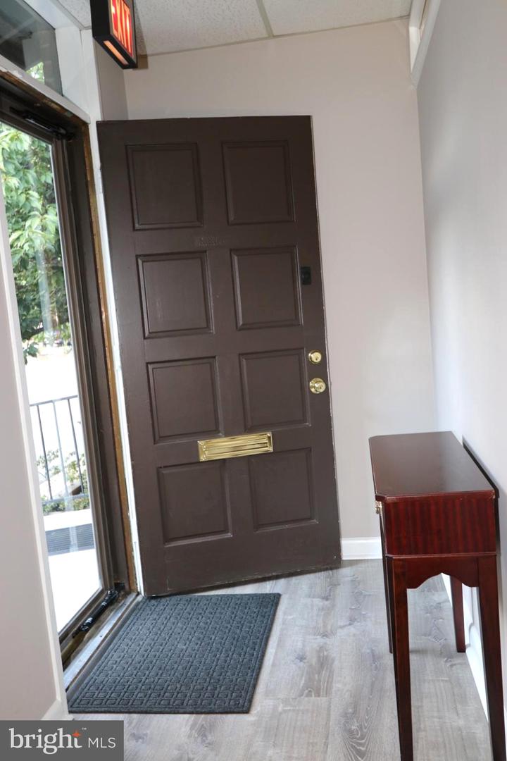 311 Maple Ave W #unit E Property Photo 5