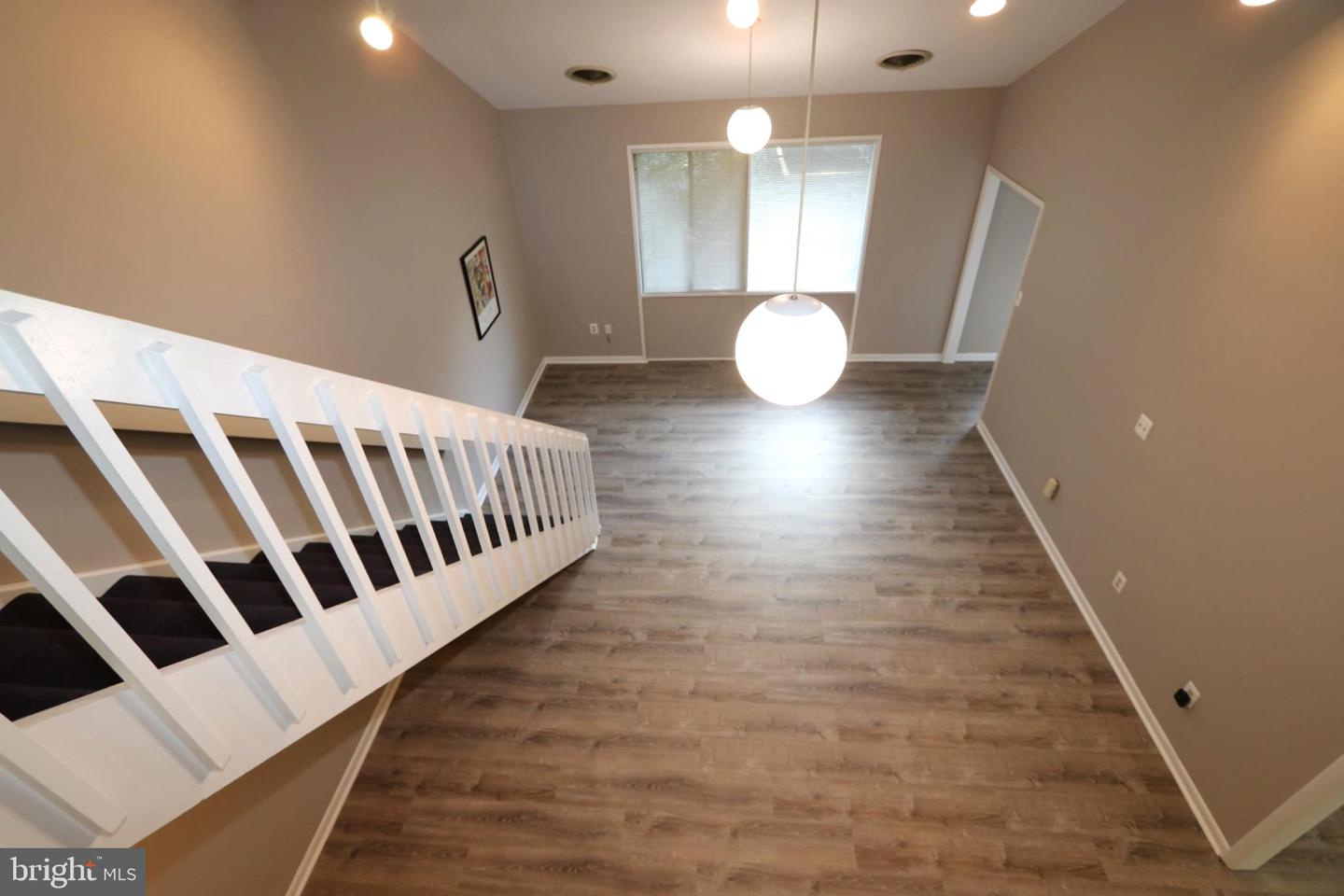 311 Maple Ave W #unit E Property Photo 8