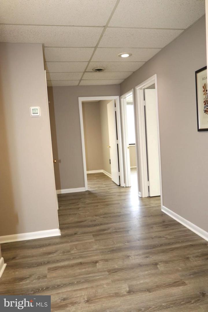 311 Maple Ave W #unit E Property Photo 9